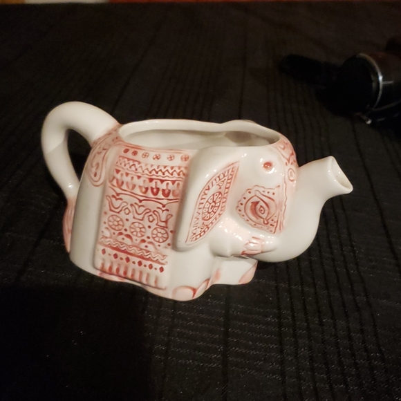 Elephant Creamer. - Picture 2 of 7